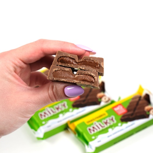 BATONIK SNAQ FABRIQ MILKY 55 G - CZEKOLADOWO-ORZECHOWE NADZIENIE - obrazek 2